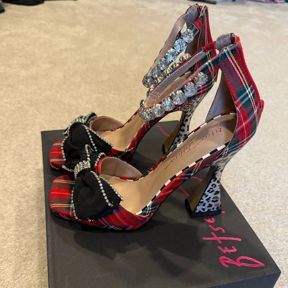 Betsy Johnson plaid print with Black Bow Heels - Picture 4 of 5